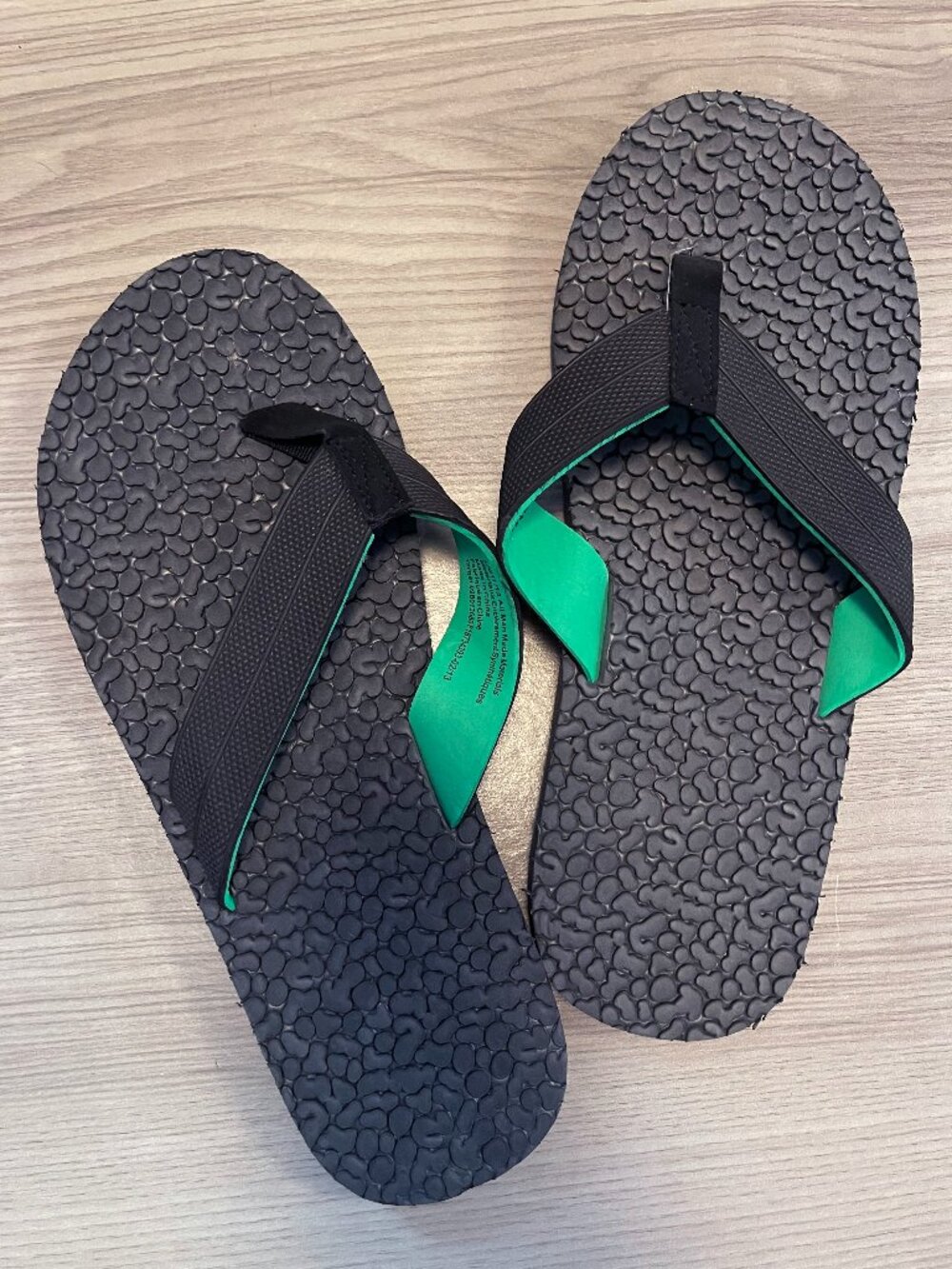Men's Flip Flop Sandals Black Green Size 11-12 Lightweight Beach Pool Casual